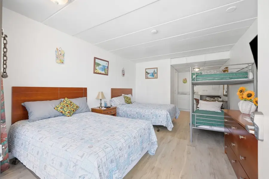 313 E Glenwood Avenue, Wildwood, NJ 08260 - #3