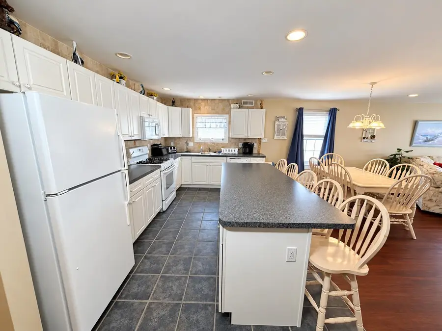 421 E 18th Street, North Wildwood, NJ 08260 - #3