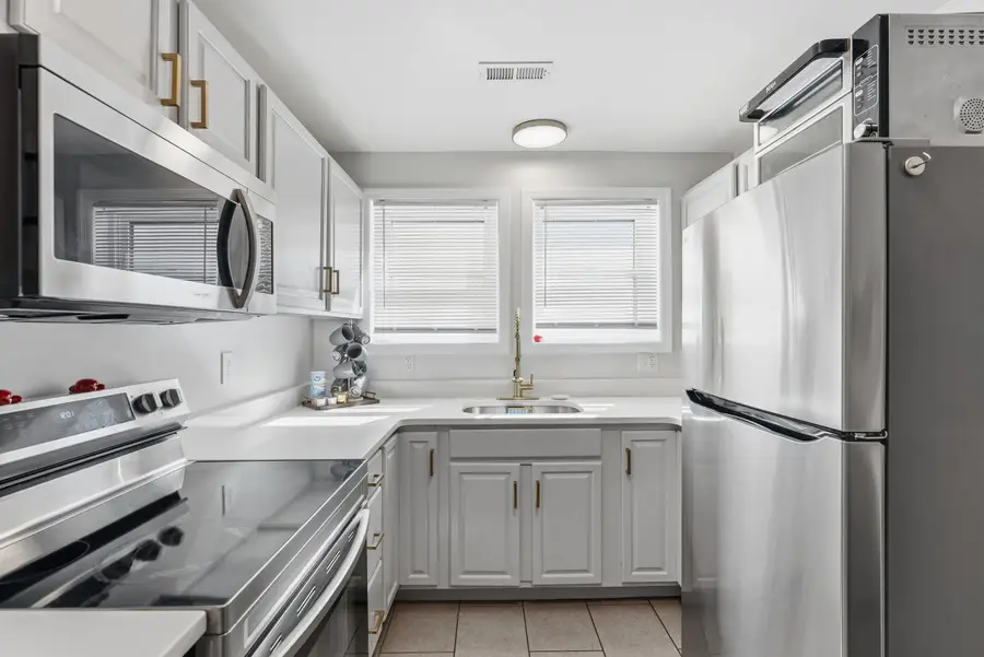 138 E Youngs Avenue, Wildwood, NJ 08260 - #3