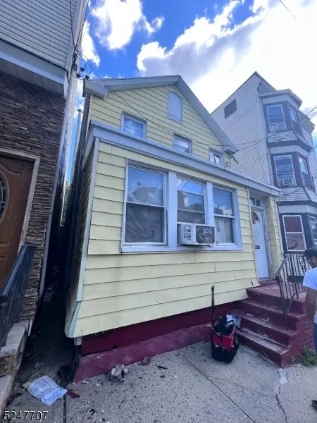 50 Blum St, Newark City, NJ 07103