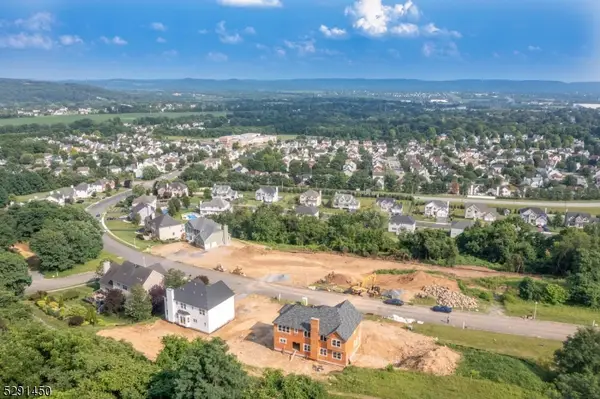 7 Spring Ct, Lopatcong Twp., NJ 08865