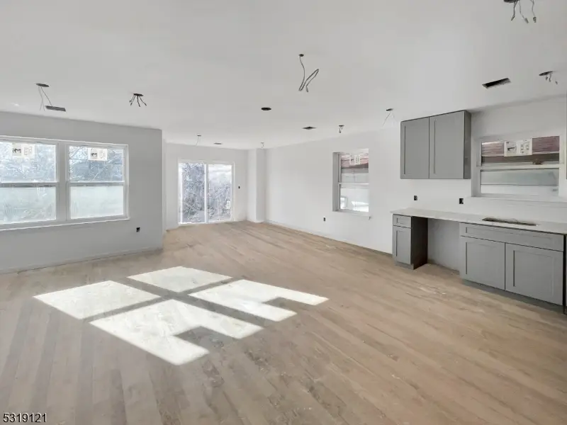 689 Clinton Ave, Newark, NJ 07108 - Image #3