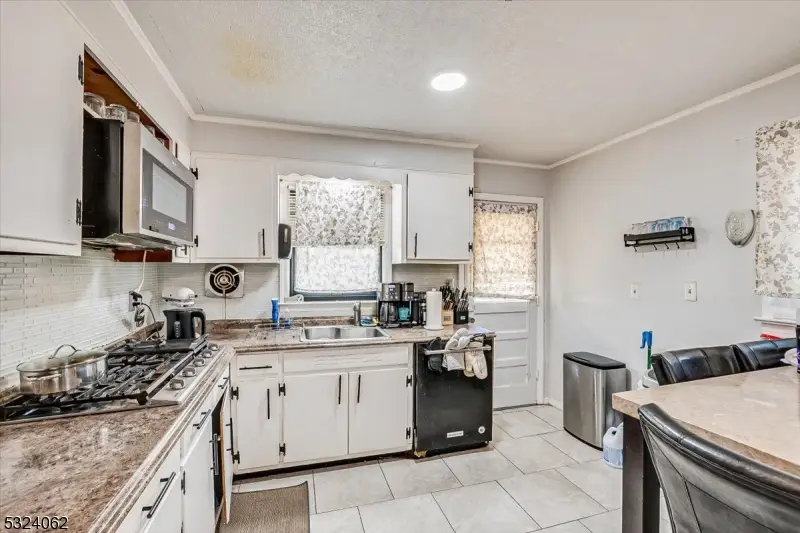 190 Carlisle Ter, Plainfield, NJ 07062 - Image #3