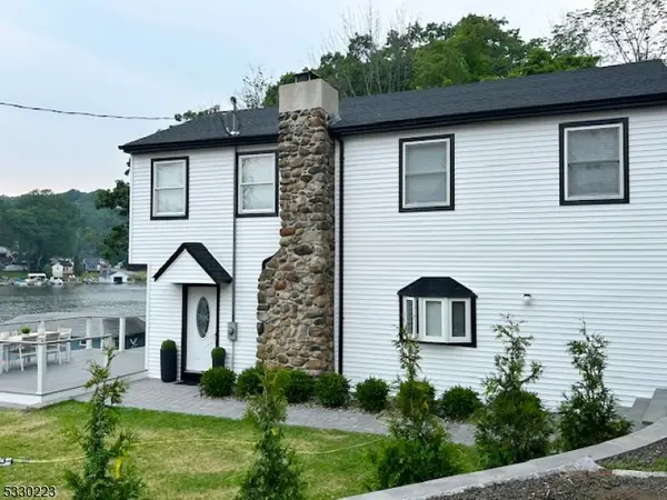 8 Walton Rd, Hopatcong Boro, NJ 07843