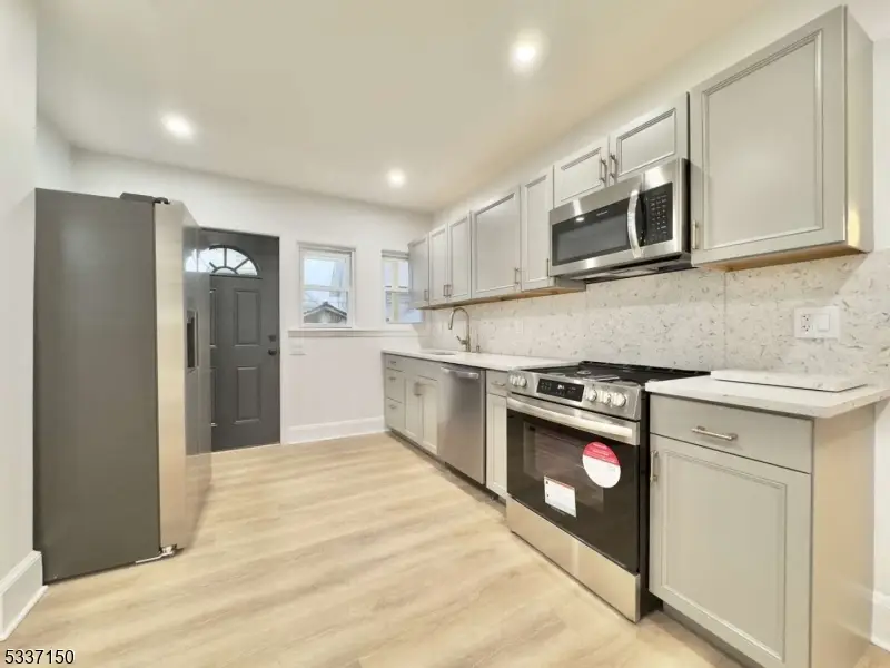 14 Roosevelt Ave, East Orange, NJ 07017 - Image #3