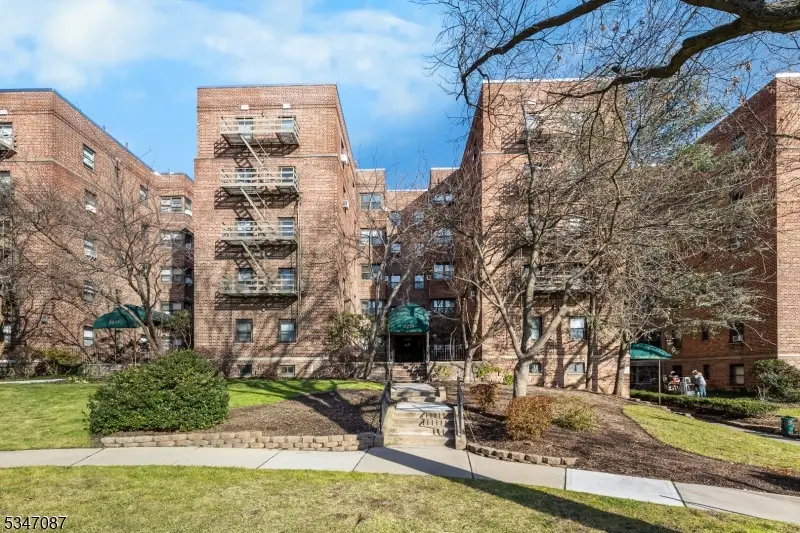 2339 Hudson Terrace #D1, Fort Lee, NJ 07024 - Image #2