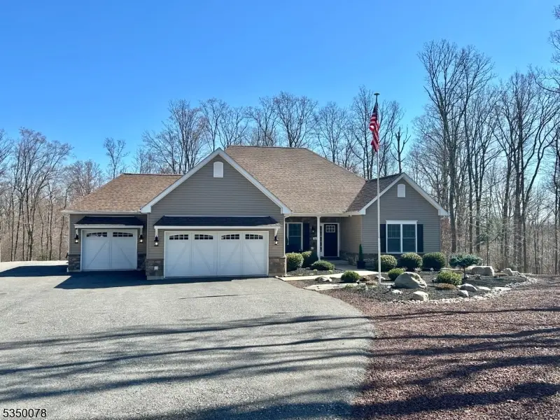 565 Ridge Rd, Upper Mount Bethel, NJ 18013 - Image #2