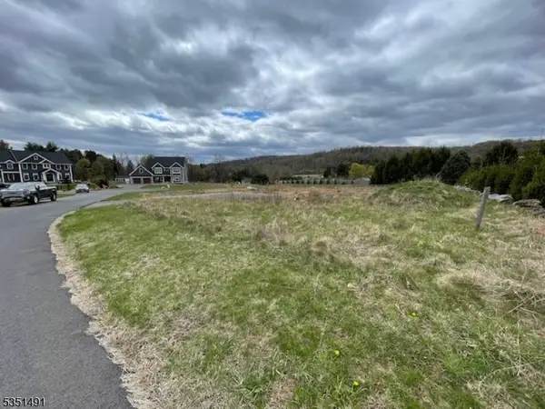 4 Wade Farm Road, Califon Boro, NJ 07830