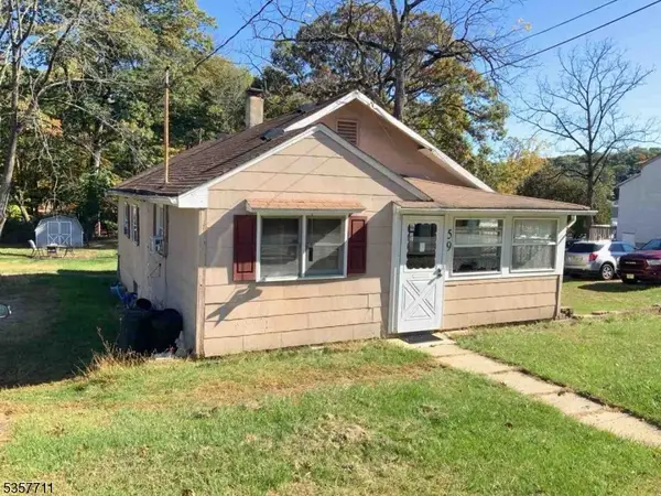 59 Hopatchung Rd, Hopatcong Boro, NJ 07843