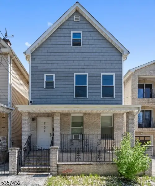 234 Lt Glenn Zamorski Dr, Elizabeth City, NJ 07206