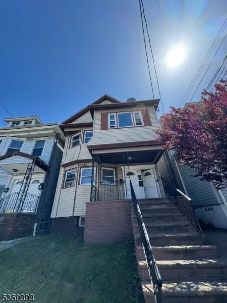 828 Summer St, Elizabeth City, NJ 07202