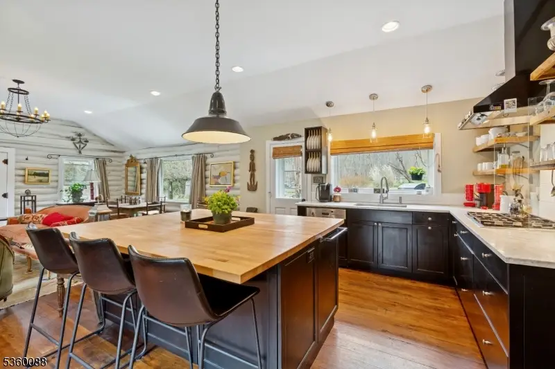 8 Boulder Hill Rd, Tewksbury, NJ 07830 - Image #3