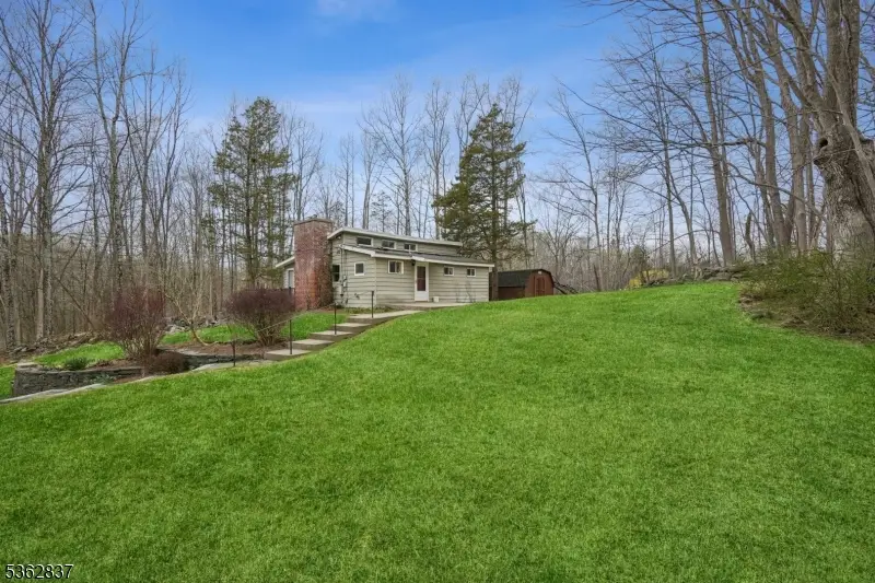 907 Meadowbrook Rd, Stillwater, NJ 07860 - Image #2