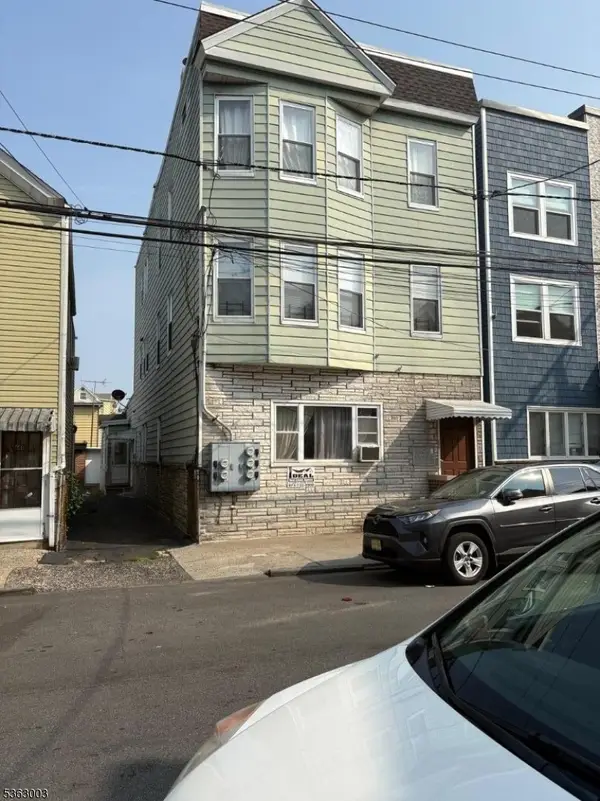 39 Houston St, Newark City, NJ 07105