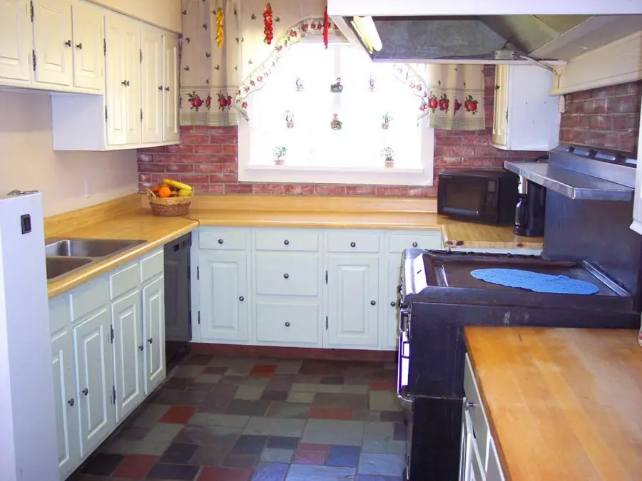 445 Hurffville Grenloch Rd, Turnersville, NJ 08080 - Image #2