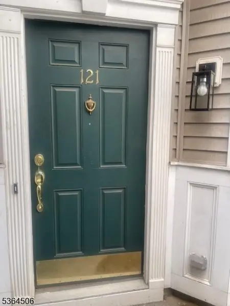 121 Donato Cir, Scotch Plains Twp., NJ 07076