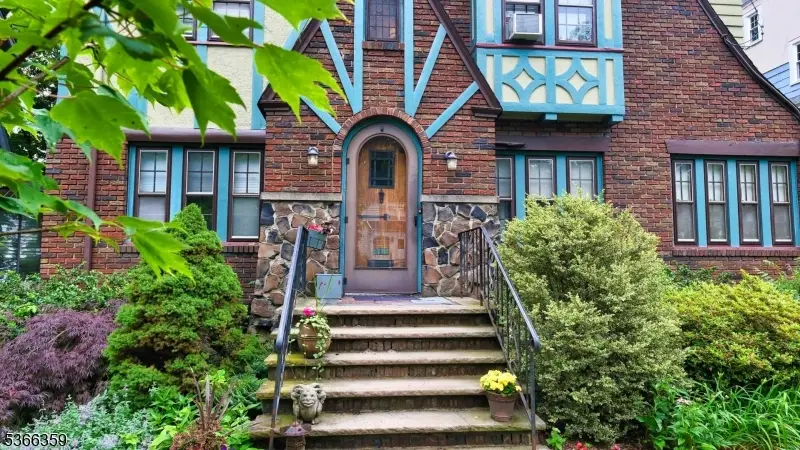 18 Burroughs Way, Maplewood, NJ 07040 - Image #1