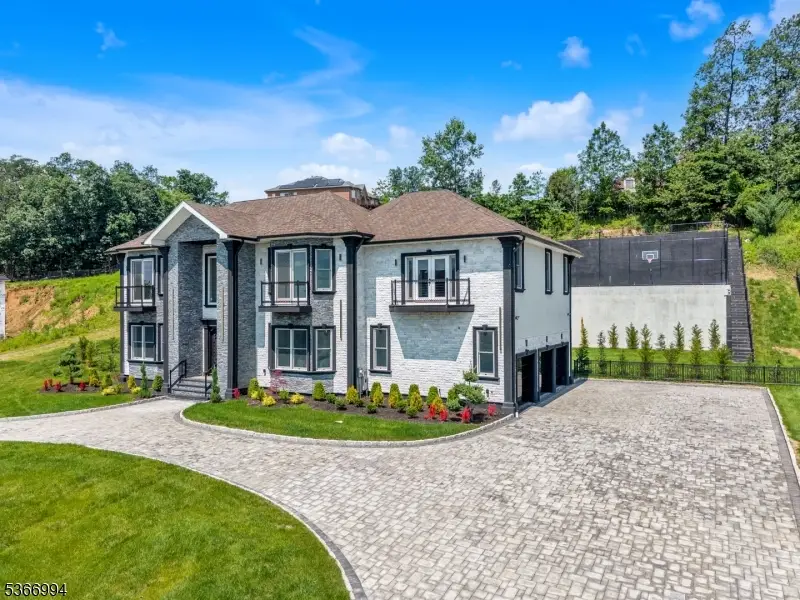 125 Hamilton Trl, Totowa, NJ 07512 - Image #2