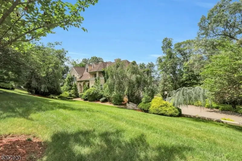 4 Vizcaya Ct, Wayne, NJ 07470 - Image #2