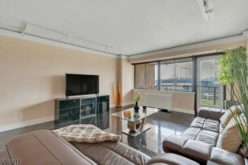 1203 River Rd 19k #19K, Edgewater, NJ 07020 - Image #3