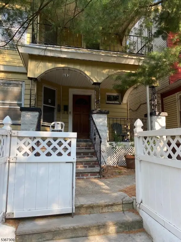 693 E 28th St, Paterson City, NJ 07504