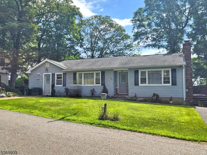 31 Washington Trl, Hopatcong, NJ 07843 - Image #1