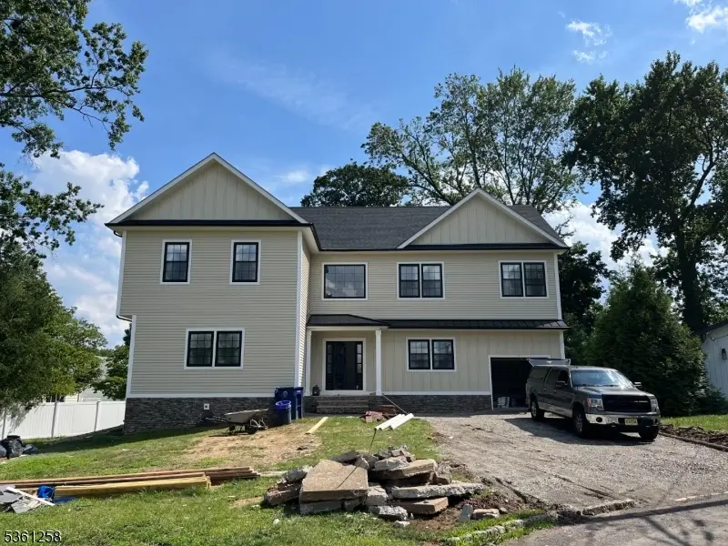 52 Skylark Pl, Clark, NJ 07066 - Image #1