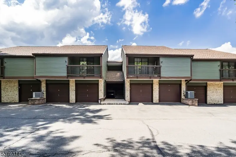 59 Meadowview Dr, Clinton Township, NJ 08801 - Image #1