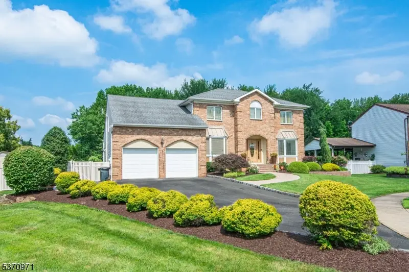 14 Winfield Ct, Fairfield, NJ 07004 - Image #2