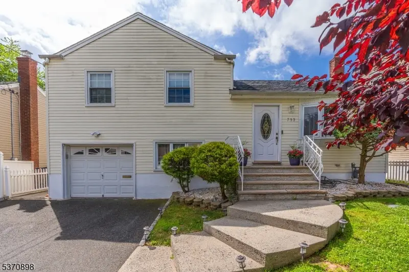 733 Colonial Arms Rd, Union, NJ 07083 - Image #2