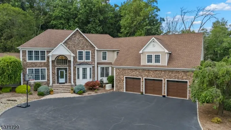 10 Coppola Ct, Montville, NJ 07045 - Image #1