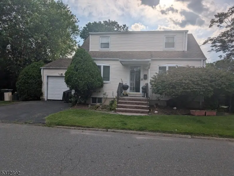 44 Bogert Pl, Bergenfield, NJ 07621 - Image #1