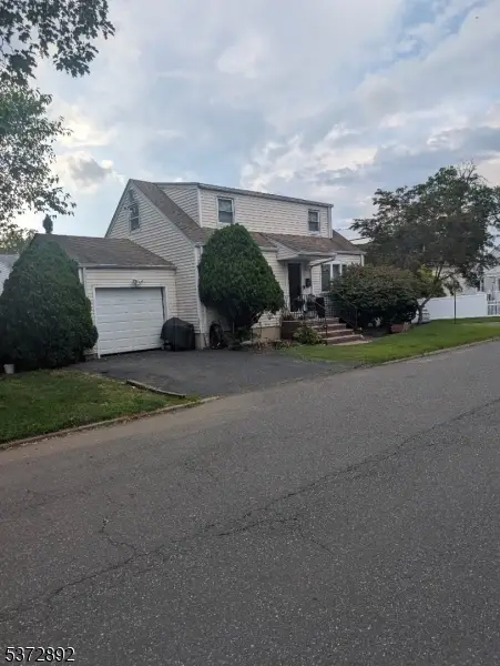 44 Bogert Pl, Bergenfield, NJ 07621 - Image #2