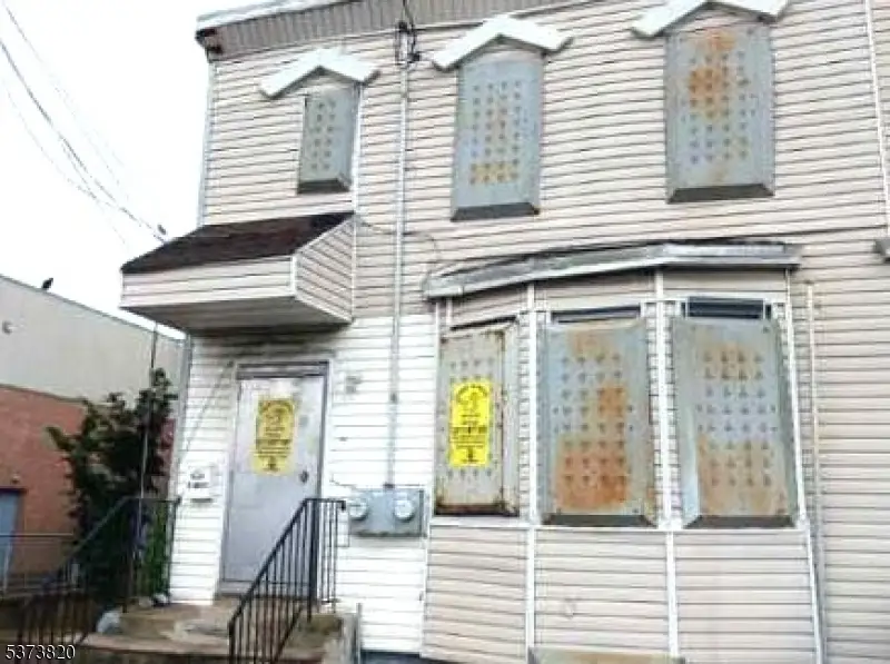 648 S 11th St, Newark, NJ 07103 - Image #1