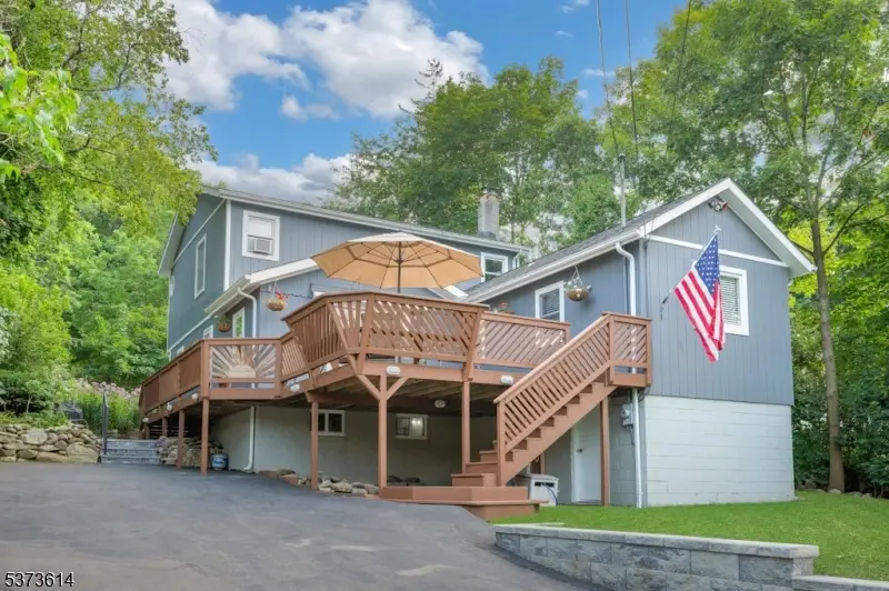 19 Fernwood Ave, Stockholm, NJ 07460 - #1