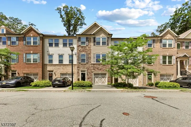90 Albert Ct, Randolph, NJ 07869 - Image #1