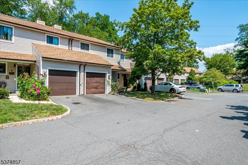 6 Tulip Ct, Edison, NJ 08820 - Image #3