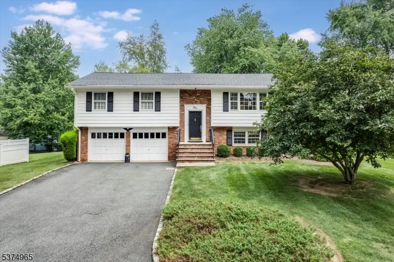 4 Williamsburg Dr, Roseland, NJ 07068 - Image #3