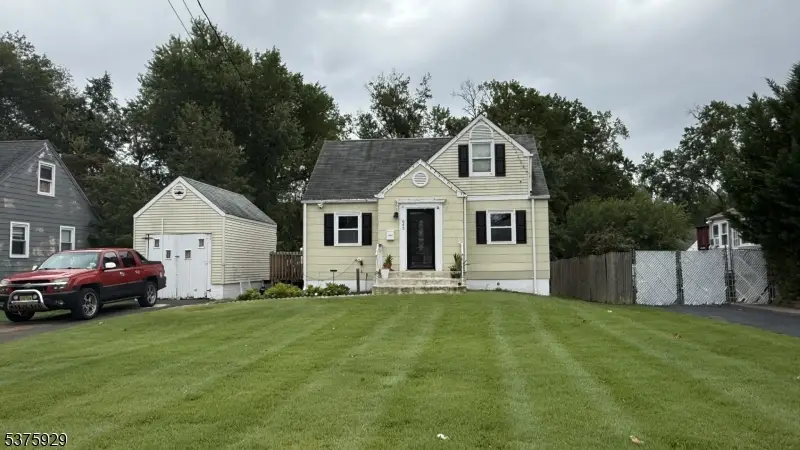 645 Townsend Pl, North Plainfield, NJ 07063 - Image #2