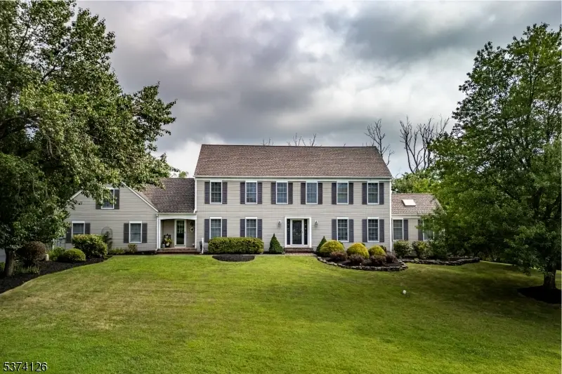 3 Fire Thorn Dr, Holland, NJ 08848 - Image #1