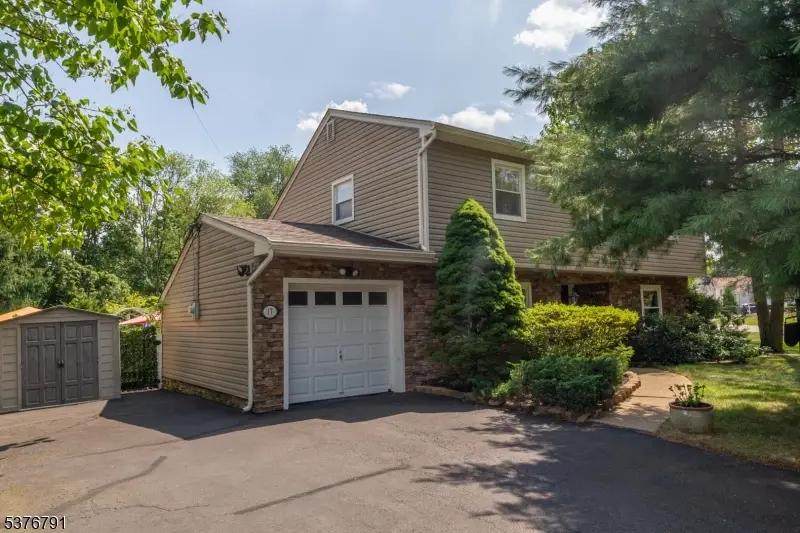 17 Clifford Dr, Preakness, NJ 07470 - Image #2