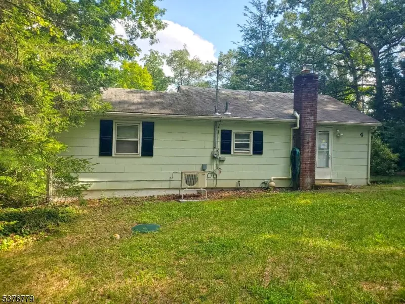 4 Village Pl, Jefferson, NJ 07438 - Image #1