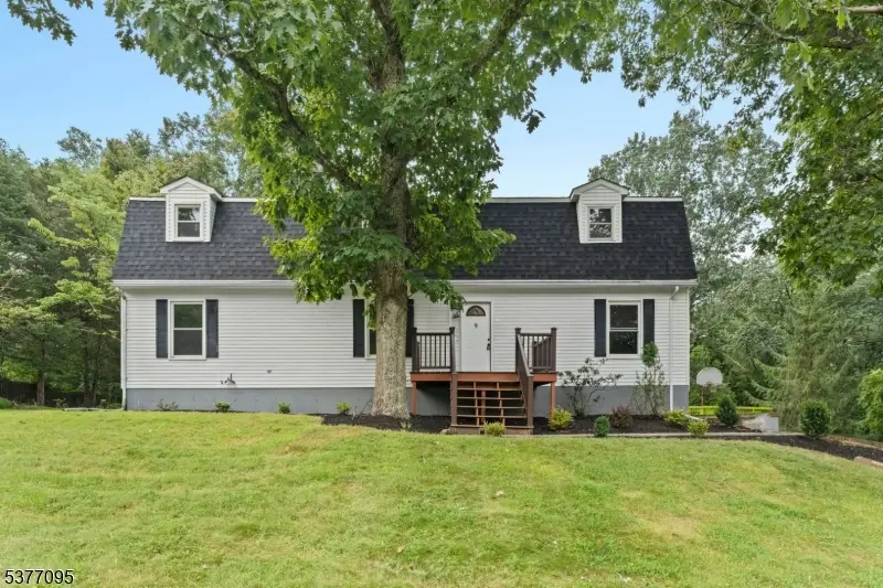 9 Deer Path, Holland, NJ 08848 - Image #1