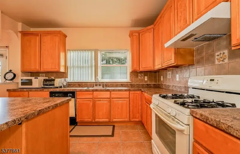 600 Pennsylvania Ave, Elizabeth, NJ 07201 - Image #2