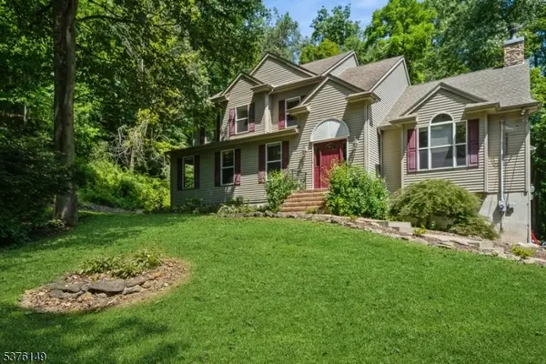 11 Dogwood Ter, White Twp., NJ 07823