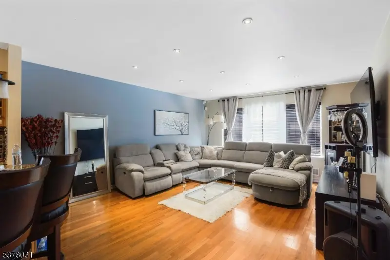 533 Livingston St #2, Elizabeth, NJ 07206 - Image #1