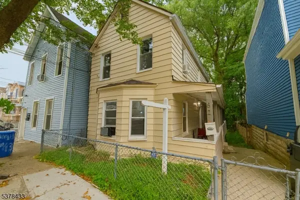 82 Palm St, Newark City, NJ 07106