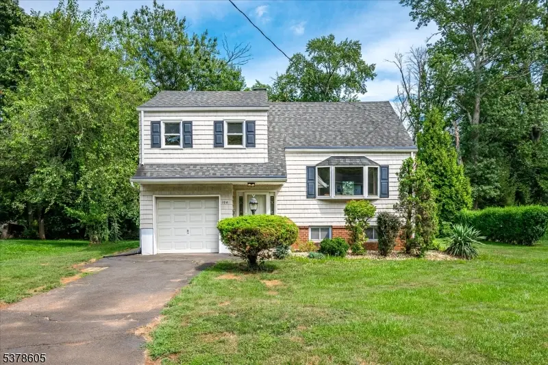 104 Graybar Dr, North Plainfield, NJ 07062 - Image #1