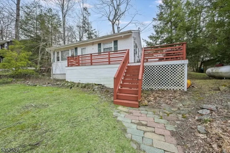 16 Hampton Rd, Upper Greenwood Lake, NJ 07421 - Image #2