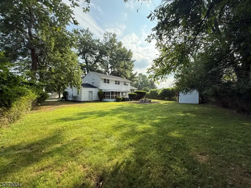5 Addison Dr, Fairfield, NJ 07004 - Image #2